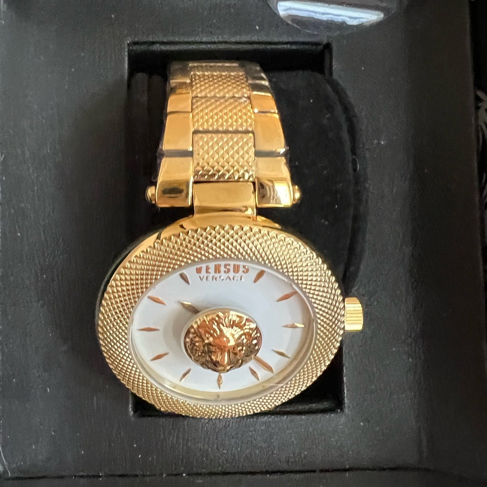 Brand new! Versus Versace Brick lane women watch. Never worn with tags! 🏷️ - Picture 9 of 9
